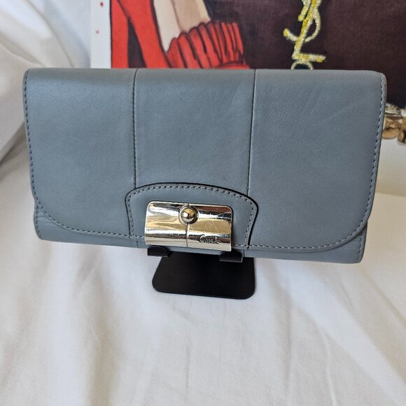 Coach Handbags - EUC Coach Kristen Trifold Leather Wallet